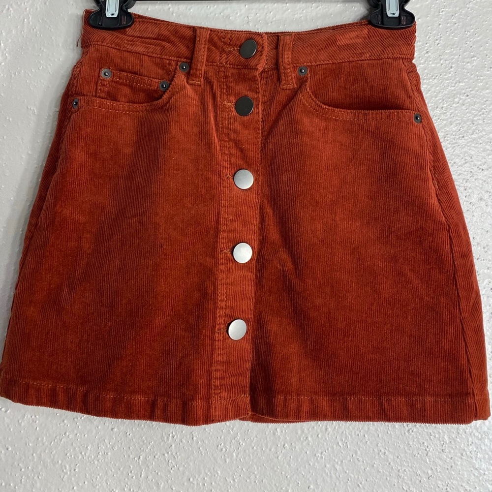 Bottom skirt